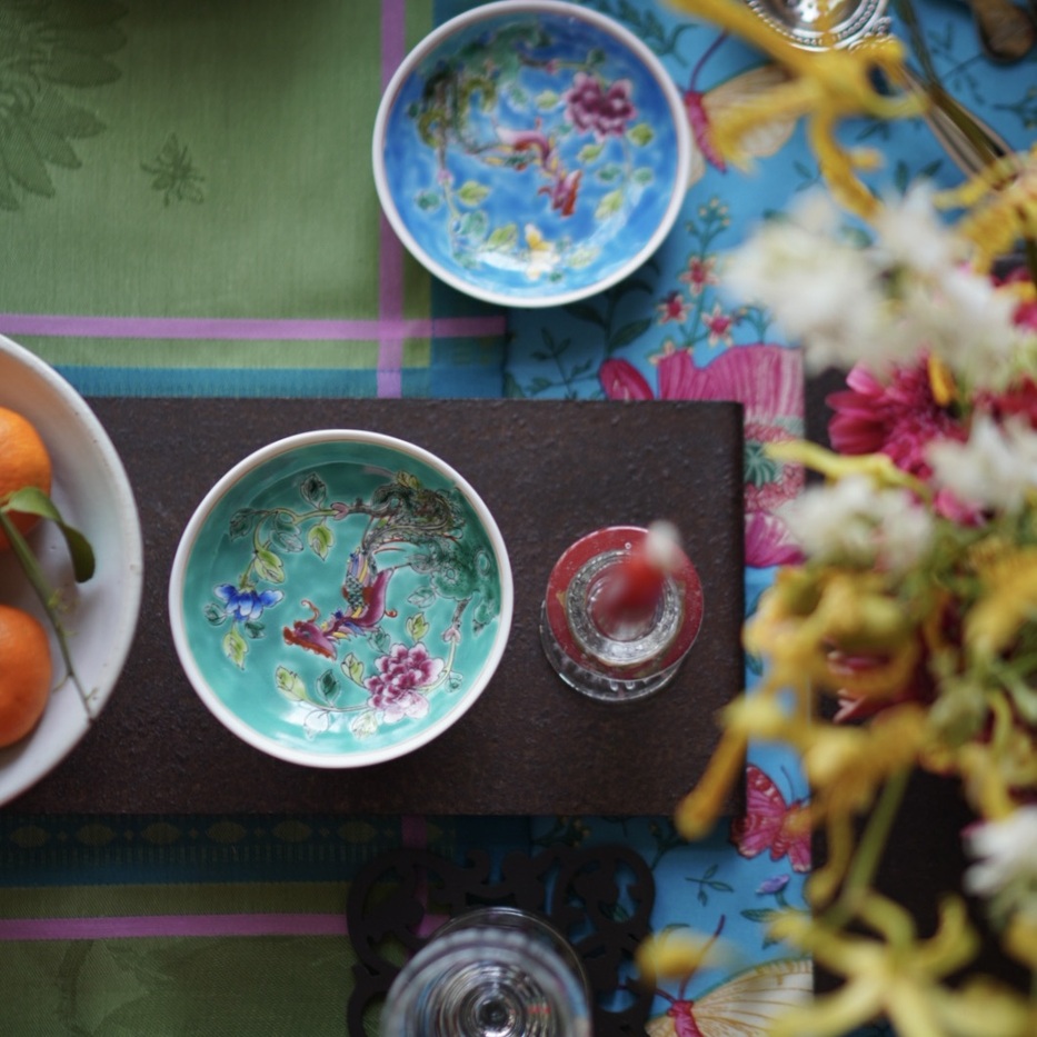 旧正月のアフタヌーンティーテーブルコーディネート、プラナカン食器の写真