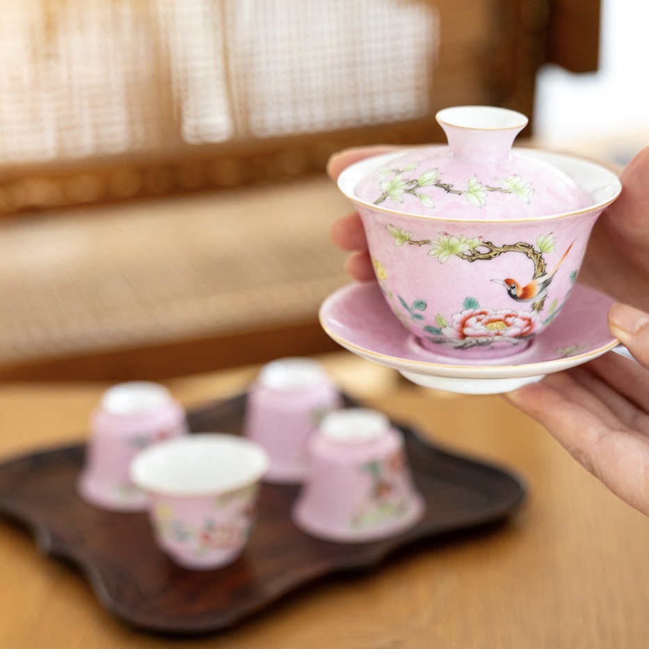 第1回] 粉彩扒花とは何か〜粉彩と扒花、二つの古法が生む景徳鎮磁器の